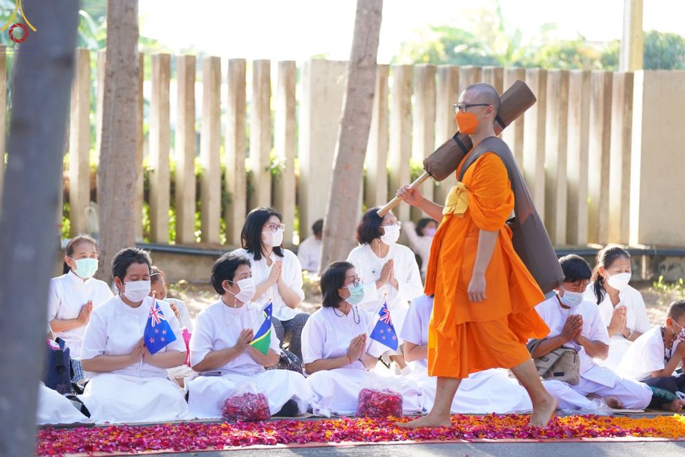 ภาพ No.70842:พิธีต้อนรับพระธรรมยาตรา ในโครงการธรรมยาตรากตัญญูบูชา มหาปูชนียาจารย์ พระมงคลเทพมุนี(สด จนฺทสโร) พระผู้ปราบมาร อนุสรณ์สถาน 7 แห่ง ปีที่ 11 วันที่ 14 มกราคม พ.ศ. 2566 ณ อนุสรณ์สถานลำดับที่ 3 สถานที่เกิดในเพศสมณะ วัดสองพี่น้อง อ.สองพี่น้อง จ.สุพรรณบุรี