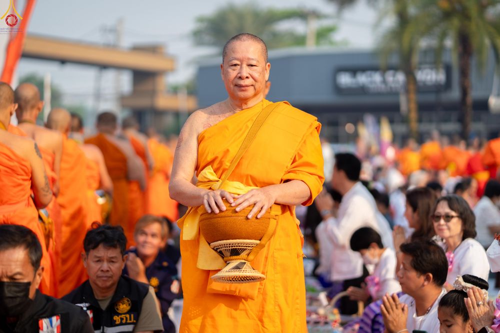 ภาพ No.321050:วันอาทิตย์ที่ 12 เมษายน พ.ศ 2569 พิธีตักบาตรปี๋ใหม่เมืองพระภิกษุสงฆ์ 339 รูป  อุทิศถวายพระราชกุศลสมเด็จพระนางสิริกิติ์  พระบรมราชินีนาถ พระบรมราชชนนีพันปีหลวง และฉลองเมืองแม่แตงครบรอบ 119 ปี ณ ลานโรงแรมแอร์ไดมอนด์ อำเภอแม่แตง จังหวัดเชียงใหม่