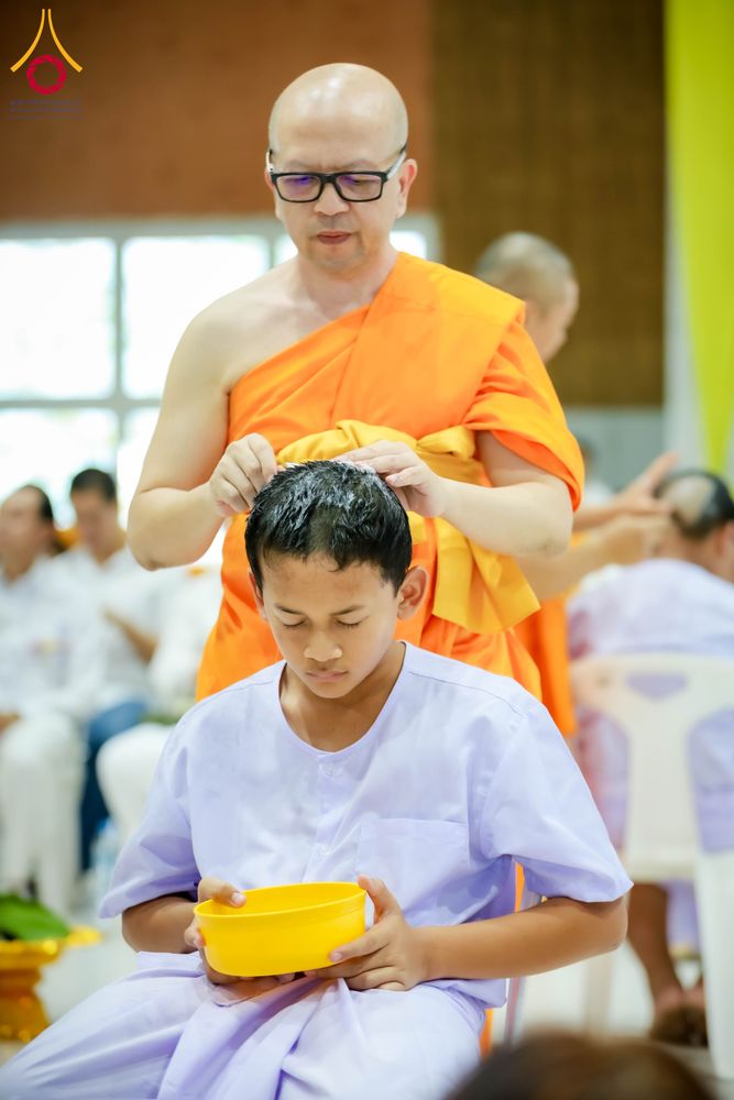 ภาพ No.317442:วันอาทิตย์ ที่ 29 มีนาคม พ.ศ.2569  พิธีปลงผม , พิธีขอขมามอบบาตรและผ้าไตร , พิธีบรรพชา ณ ศูนย์ปฏิบัติธรรมสมุทรปราการ จำนวน 42 รูป
