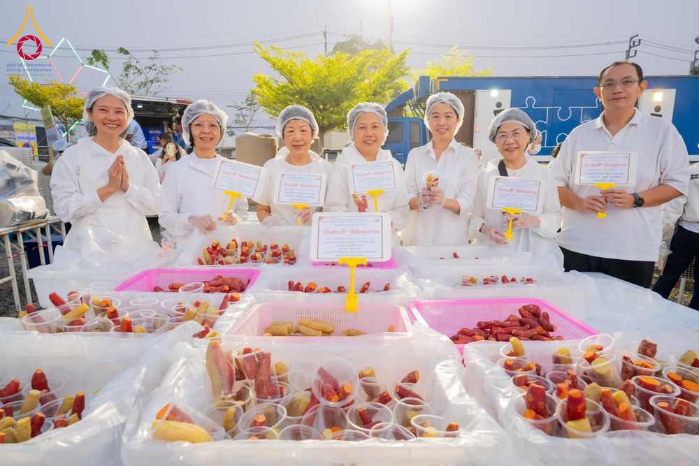 ภาพ No.295483:วันที่ 16 มกราคม พ.ศ. 2569 พิธีถวายภัตตาหารเป็นสังฆทาน แด่พระธรรมยาตรา ณ วัดโบสถ์บน ต.บางคูเวียง จ.นนทบุรี อนุสรณ์สถานลำดับที่ 4 สถานที่เกิดด้วยกายธรรม ในโครงการธรรมยาตรา กตัญญูบูชา มหาปูชนียาจารย์ พระมงคลเทพมุนี(สด จนฺทสโร) พระผู้ปราบมาร อนุสรณ์สถาน 7 แ