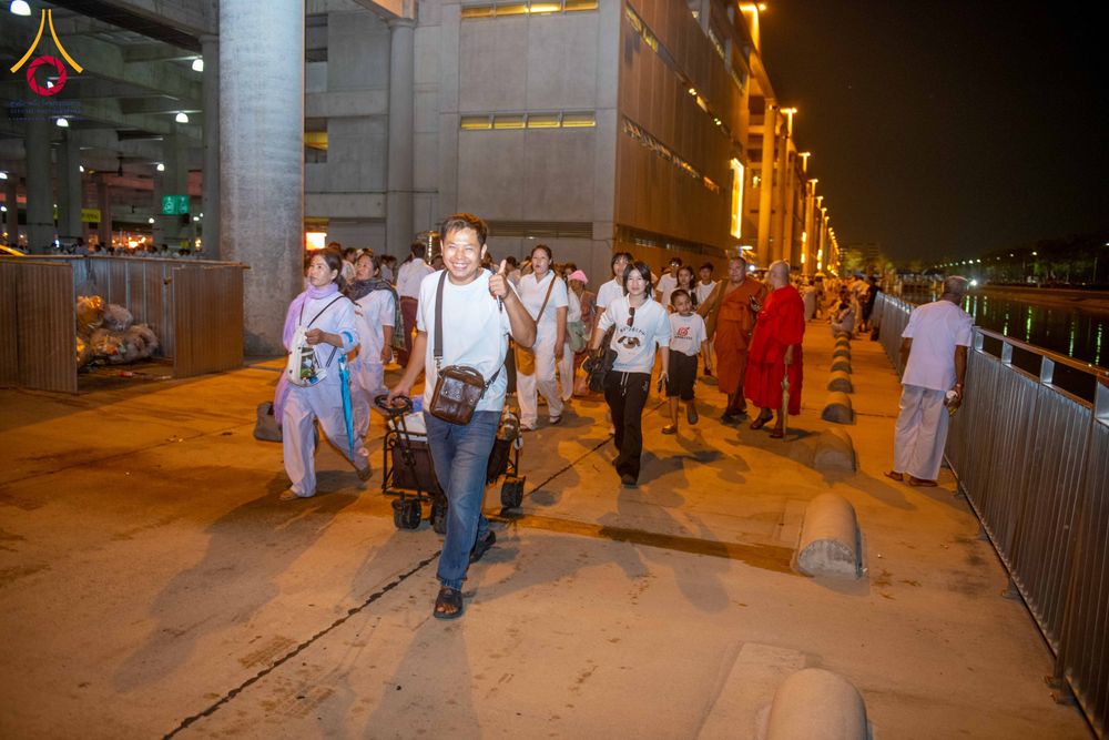 ภาพ No.324518:วันที่ 22 เมษายน พ.ศ.2569 (วันคุ้มครองโลก) บรรยากาศพระสังฆาธิการและสาธุชน การเดินทางกลับ งานถวายมหาสังฆทาน 40,000 กว่าวัดทั่วประเทศ วัดพระธรรมกาย