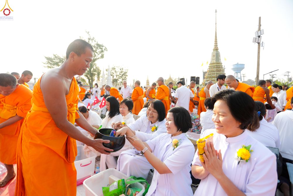 ภาพ No.294510:วันที่ 14 มกราคม พ.ศ. 2569 พิธีตักบาตรพระธรรมยาตรา ณ วัดสองพี่น้อง ต.ต้นตาล อ.สองพี่น้อง จ.สุพรรณบุรี ในโครงการธรรมยาตรา กตัญญูบูชา มหาปูชนียาจารย์ พระมงคลเทพมุนี(สด จนฺทสโร) พระผู้ปราบมาร อนุสรณ์สถาน 7 แห่ง ปีที่ 14
