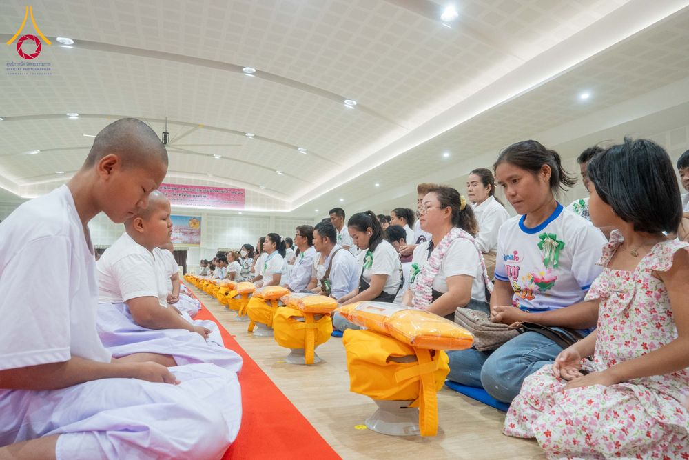 ภาพ No.318672:วันที่ 29 มีนาคม พ.ศ. 2569 พิธีเวียนประทักษิณ มอบผ้าไตร บรรพชาสามเณร  ณ ศูนย์อบรมเยาวชนกาญบุรี