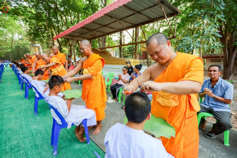 ภาพ No.317945:วันพฤหัสบดีที่ 2 เมษายน พ.ศ.2569 พิธีปลงผม , พิธีขอขมามอบบาตรและผ้าไตร , พิธีบรรพชาสามเณร จำนวน 28 รูป   ณ วัดโซกเป็ดอภิญญาโณ ต.เมืองเก่า อ.เมือง จ.สุโขทัย