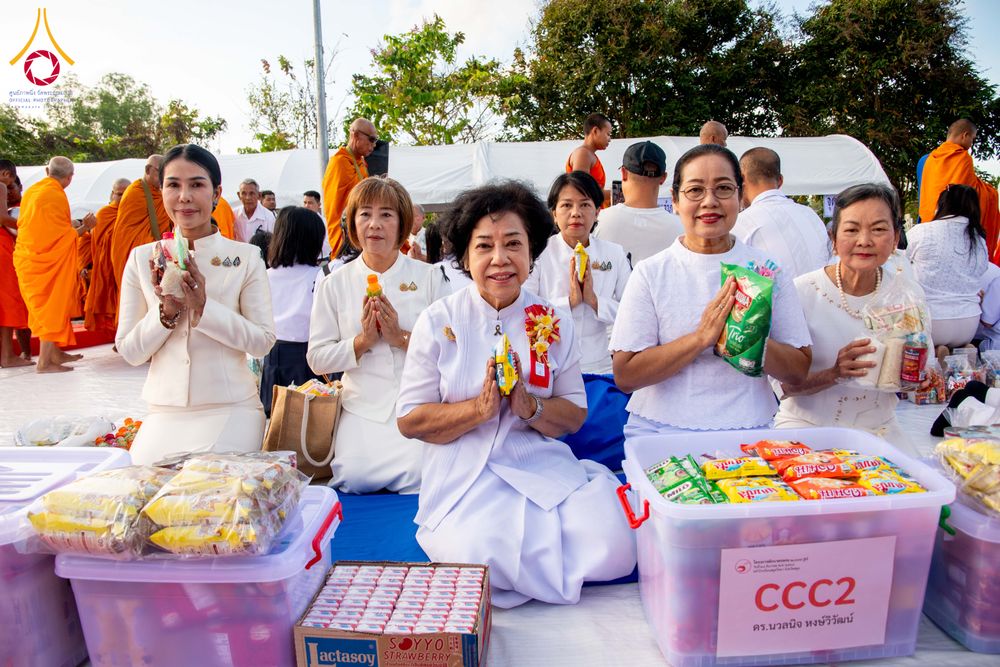 ภาพ No.281528:วันอาทิตย์ที่ 28 ธันวาคม พ.ศ.2568 ตักบาตรพระ 1000 รูป ปีที่ 1 ทำบุญเมืองสตูลส่งท้ายปี ณ หน้าโรงเรียนสตูลวิทยา จ.สตูล