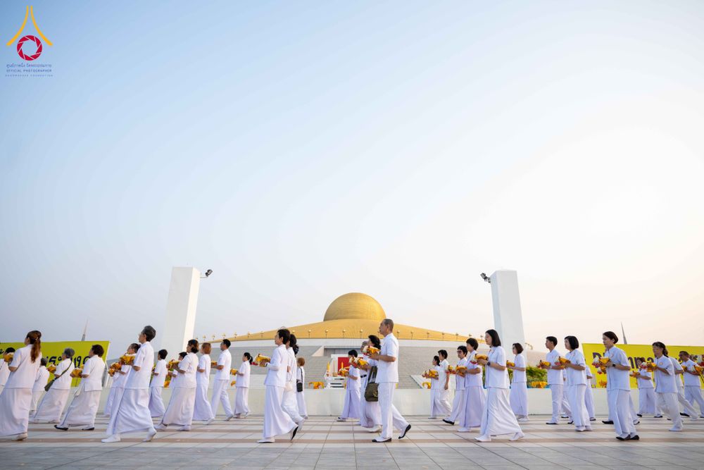 ภาพ No.319394:วันเสาร์ที่ 4 เมษายน พ.ศ.2569 พิธีขอขมา มอบผ้าไตร และถวายบาตรแด่นาคธรรมทายาท ในโครงการบรรพชาสามเณรฟื้นฟูพระพุทธศาสนาทั่วไทย โครงการหน่อแก้วเปรียญธรรม รุ่นที่ 14 โครงการสามเณรยุวธรรมทายาท รุ่นที่ 34 โครงการสามเณรมัชฌิมธรรมทายาท รุ่นที่ 30 ณ สภาธรรมกายสากล