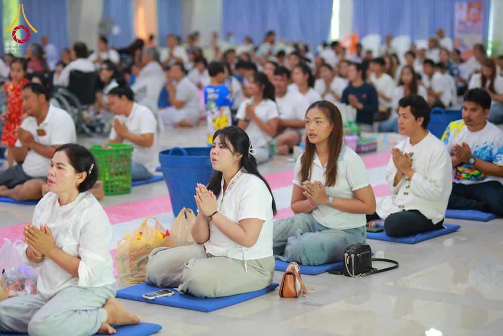 ภาพ No.321813:วันที่ 12 เมษายน พ.ศ.2569 ตักบาตรสงกรานต์ฉลองสามเณรใหม่  ณ ศูนย์ปฏิบัติธรรมระยอง(บ้านช่องลม)