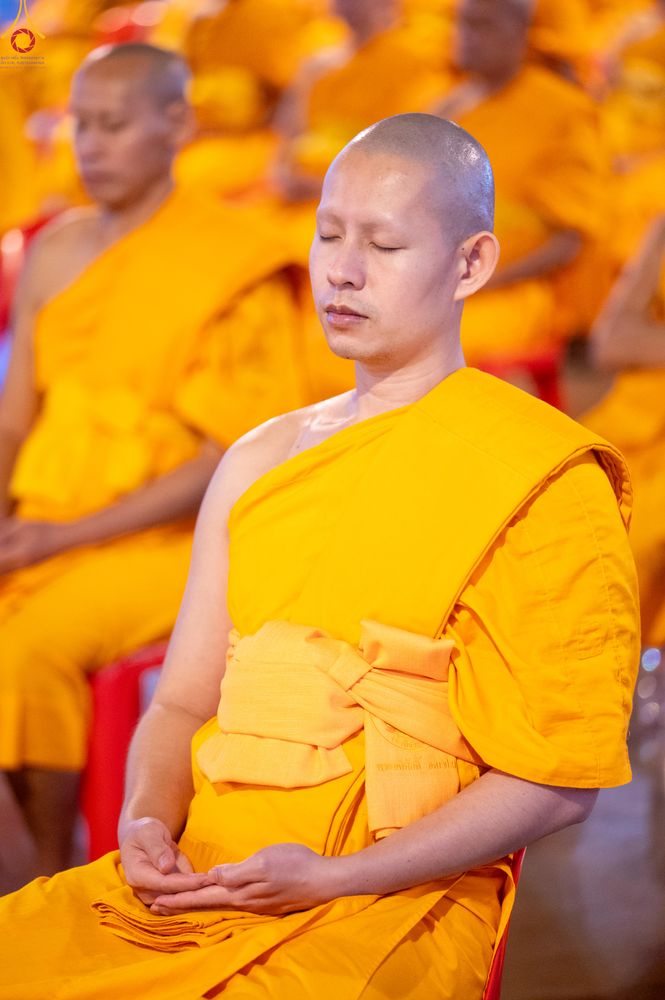 ภาพ No.280380:วันที่ 31 ธันวาคม พ.ศ.2568 -วันที่ 1 มกราคม พ.ศ.2569 พิธีฉลองชัยสวดมนต์บทธัมมจักกับปปวัตนสูตร ครบ 8,000,000,000 จบ , พิธีสวดมนต์ข้ามปี ณ วัดพระธรรมกาย