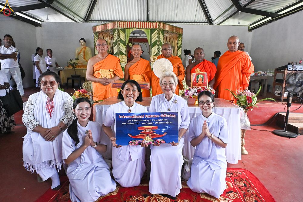 ภาพ No.278711:วันที่ 30 ตุลาคม พ.ศ.2568 กฐินสมทบต่างประเทศ โดยคณะศิษยานุศิษย์ บูชาธรรม 81 ปี หลวงพ่อธัมมชโย ณ วัดศรีสุดาสนะ รังกุต วิหาร ประเทศศรีลังกา