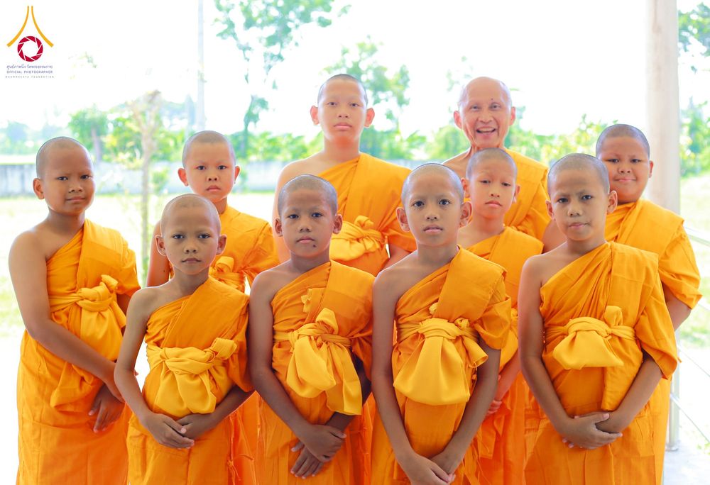 ภาพ No.319683:วันเสาร์ที่ 4 เมษายน พ.ศ.2569 พิธีขอขมา มอบผ้าไตร บรรพชาสามเณร ศูนย์อบรมเยาวชนนครปฐม