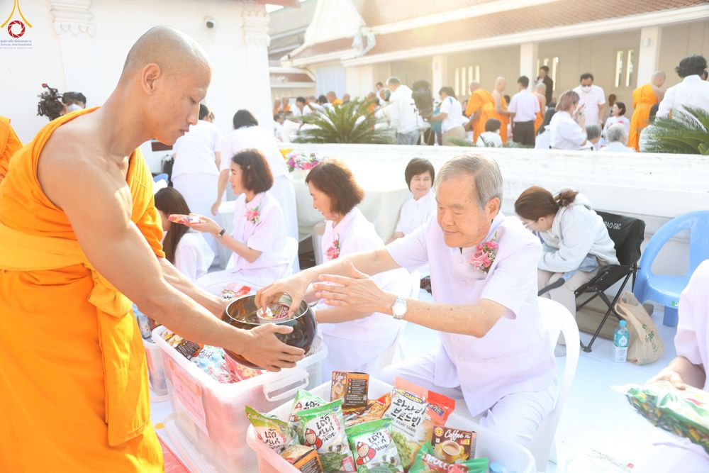 ภาพ No.297695:วันที่ 18 มกราคม พ.ศ. 2569 พิธีตักบาตรพระธรรมยาตรา ณ วัดโบสถ์บน ต.บางคูเวียง จ.นนทบุรี อนุสรณ์สถานลำดับที่ 4 สถานที่เกิดด้วยกายธรรม ในโครงการธรรมยาตรา กตัญญูบูชา มหาปูชนียาจารย์ พระมงคลเทพมุนี(สด จนฺทสโร) พระผู้ปราบมาร อนุสรณ์สถาน 7 แห่ง ปีที่ 14