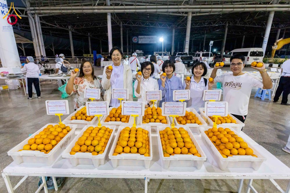 ภาพ No.303523:วันที่ 27 มกราคม พ.ศ. 2569 พิธีถวายภัตตาหารเป็นสังฆทาน แด่พระธรรมยาตรา ณ วัดพระธรรมกาย  จังหวัดปทุมธานี ในโครงการธรรมยาตรา กตัญญูบูชา มหาปูชนียาจารย์ พระมงคลเทพมุนี(สด จนฺทสโร) พระผู้ปราบมาร อนุสรณ์สถาน 7 แห่ง ปีที่ 14