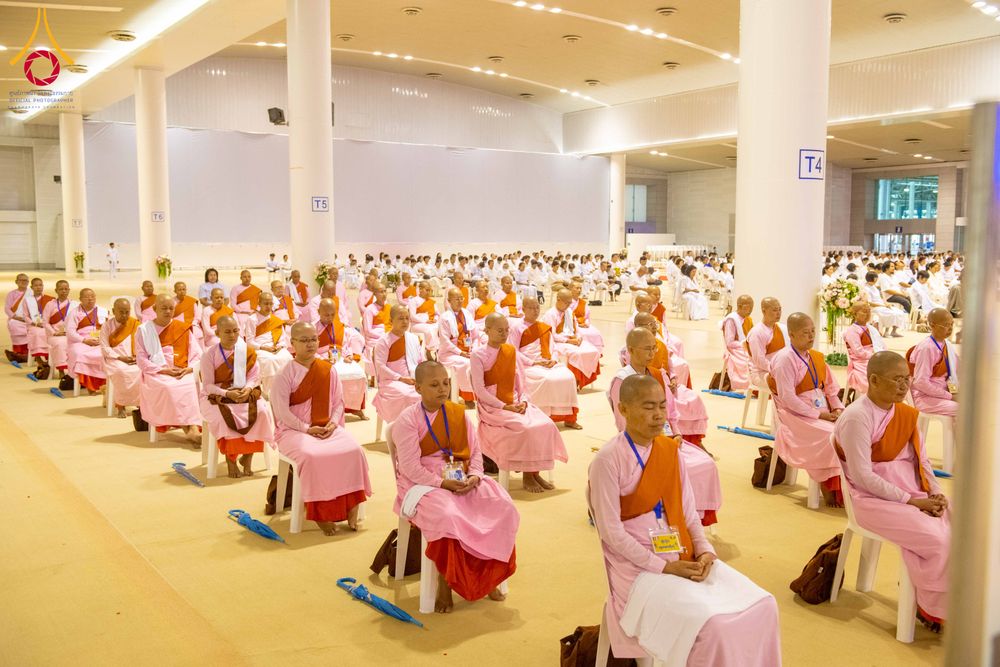 ภาพ No.325655:วันที่ 26 เมษายน พ.ศ.2569 กิจกรรมงานบุญวันอาทิตย์ สาธุชนปฏิบัติธรรมร่วมกัน ณ ห้องแก้วสารพัด 1 วัดพระธรรมกาย ปทุมธานี