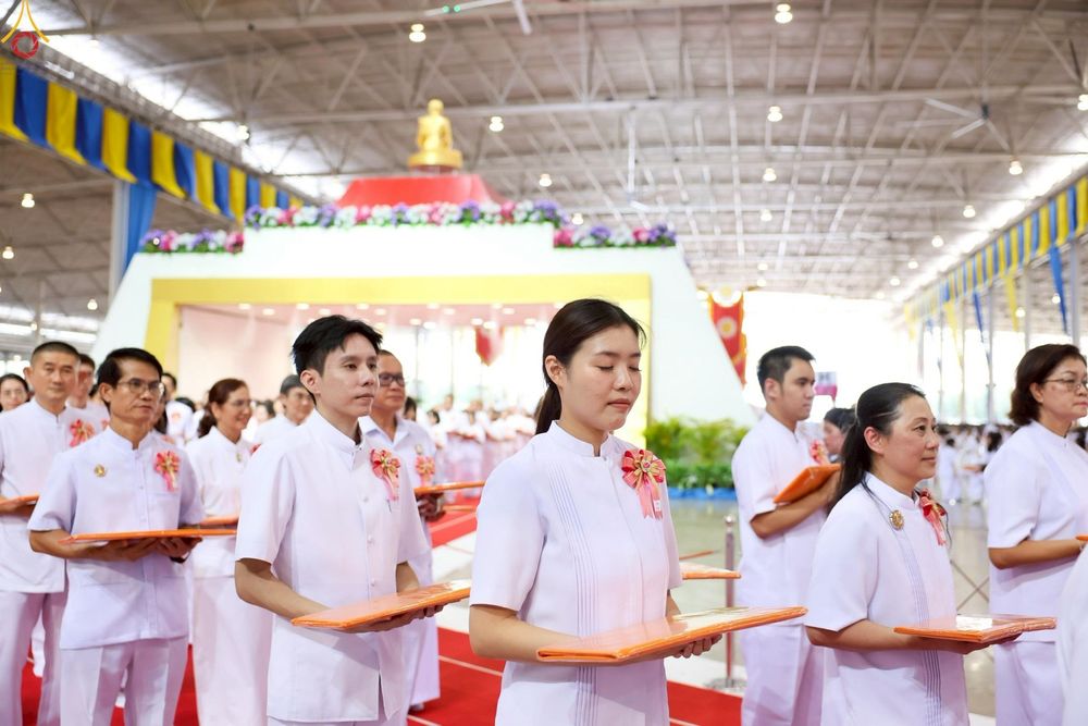 ภาพ No.251647:วันที่ 10 ตุลาคม พ.ศ. 2568 พิธีทอดผ้าป่าสมทบกฐินวัดพระธรรมกาย และสมทบกฐิน 30,000 กว่าวัดทั่วประเทศ ครั้งที่ 3 ณ สภาธรรมกายสากล วัดพระธรรมกาย