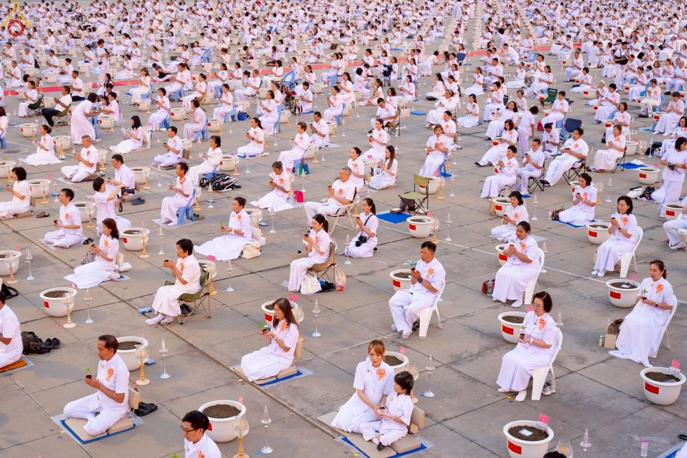 ภาพ No.252982:วันที่ 10 ตุลาคม พ.ศ. 2568 พิธีปลูกต้นทรัพย์บานชื่น ณ ลานธรรม วัดพระธรรมกาย