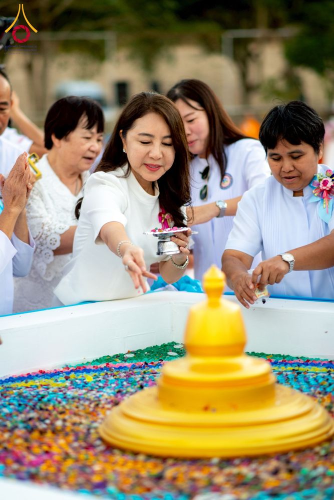 ภาพ No.275174:วันอาทิตย์ที่ 30 พฤศจิกายน พ.ศ. 2568 พิธีตอกเสาเข็ม "สร้างองค์พระเจดีย์เพื่อสร้างสันติภาพโลก" ต้นสุดท้าย ณ ศูนย์ปฏิบัติธรรมระยอง (บ้านช่องลม)