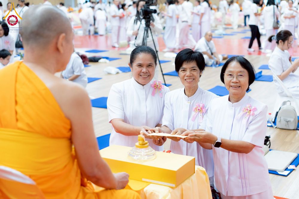 ภาพ No.272960:วันอาทิตย์ที่ 23 พฤศจิกายน พ.ศ.2568 พิธีมุทิตาสักการะ พระมหาเถระและพระเถระ ประจำปีพุทธศักราช 2568 ณ ห้องแก้วสารพัดนึก 2 สภาธรรมกายสากล  วัดพระธรรมกาย
