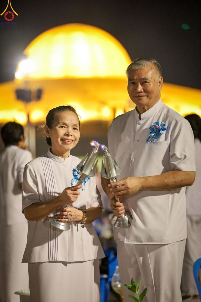 ภาพ No.160671:พิธีจุดประทีป 20,000 ดวง บูชาพระมหาธรรมกายเจดีย์ และบูชาพระมงคลเทพมุนี (สด จนฺทสโร) พระผู้ปราบมาร ณ ลานธรรม พระมหาธรรมกายเจดีย์ วัดพระธรรมกาย จ.ปทุมธานี วันที่ 10 ตุลาคม พ.ศ. 2567