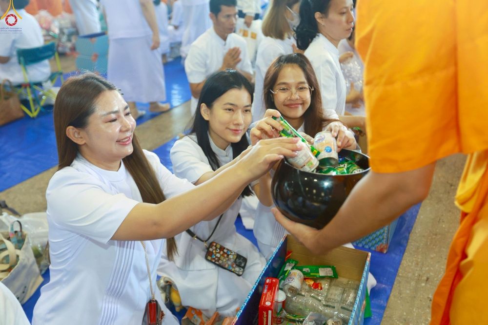 ภาพ No.263957:วันอาทิตย์ที่ 2 พฤศจิกายน พ.ศ. 2568 พิธีตักบาตรอาทิตย์ต้นเดือน ณ บ้านแก้วเรือนทองคุณยายฯ วัดพระธรรมกาย