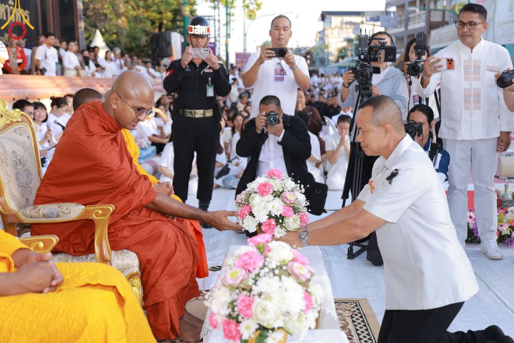 ภาพ No.311199:วันเสาร์ที่ 28 กุมภาพันธ์ พ.ศ. 2569 พิธีตักบาตรพระมหากุศล 11,250 รูป เฉลิมฉลอง 1,250 ปีศรีธรรมราชเจดีย์ สู่มรดกโลก ณ ถนนราชดำเนิน บริเวณหน้าวัดพระมหาธาตุวรมหาวิหาร อ.เมือง จ.นครศรีธรรมราช