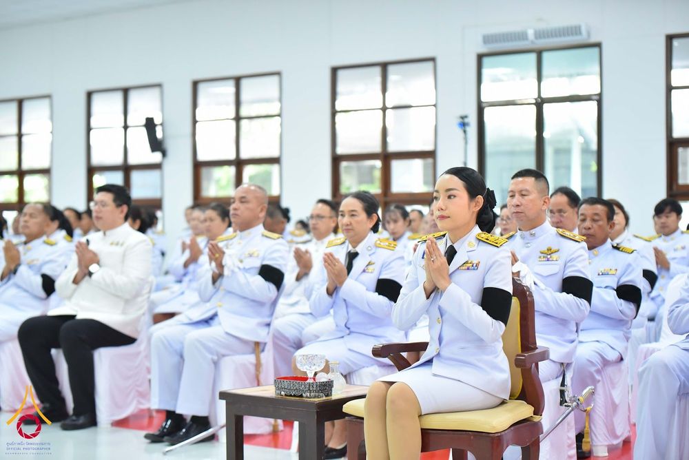 ภาพ No.344265:วันที่ 12 สิงหาคม พ.ศ. 2569  พสกนิกรชาวอำเภอคลองหลวง พร้อมใจร่วมพิธีสวดพระพุทธมนต์และทำบุญตักบาตรถวายพระราชกุศล เนื่องในวันคล้ายวันพระราชสมภพ สมเด็จพระบรมราชชนนีพันปีหลวง และวันแม่แห่งชาติ 12 สิงหาคม 2569