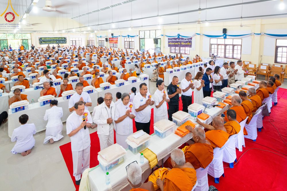 ภาพ No.311105:วันพฤหัสบดีที่ 26 กุมภาพันธ์ พ.ศ. 2569 พิธีถวายสังฆทานแด่คณะสงฆ์ 323 วัด ปีที่ 22 ครั้งที่ 182 พิธีมอบกองทุนหนุนแรงใจช่วยครูใต้ ปีที่ 19 ครั้งที่ 145 และพิธีทำบุญอุทิศส่วนกุศลให้ผู้วายชนม์