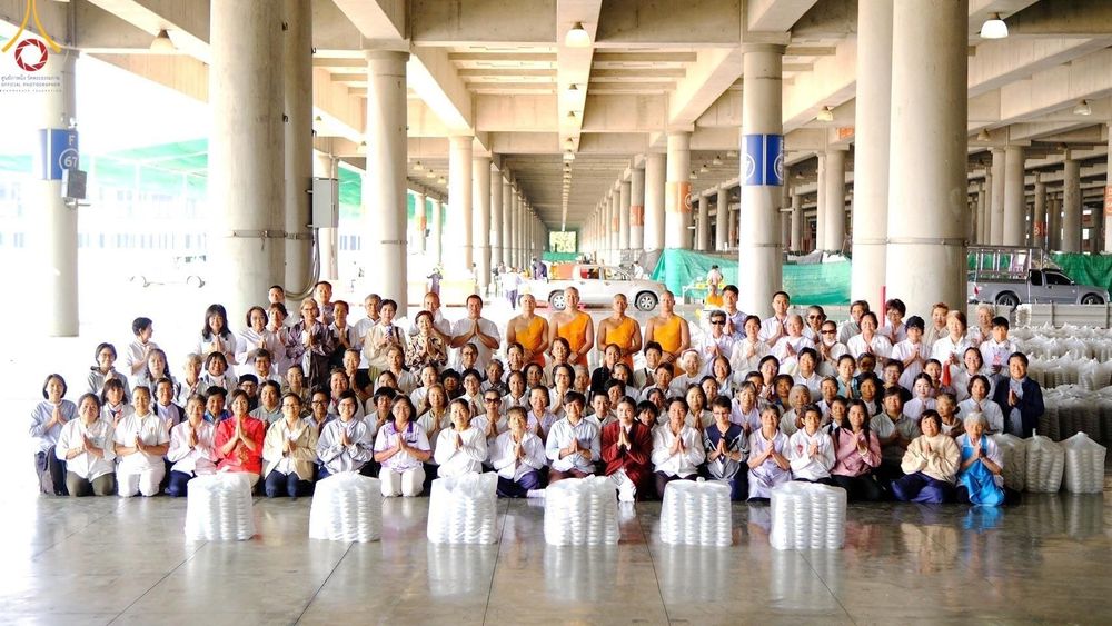 ภาพ No.208196:V.55 สารพัดV สารพัดดี ที่วัดพระธรรมกาย ในโครงการธรรมยาตรา กตัญญูบูชา มหาปูชนียาจารย์ พระมงคลเทพมุนี (สด จนฺทสโร) พระผู้ปราบมาร อนุสรณ์สถาน 7 แห่ง ปีที่ 13 ระหว่างวันที่ 2-31 มกราคม พ.ศ. 2568