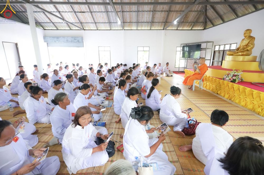 ภาพ No.158387:โครงการอบรมอุบาสก อุบาสิกาแก้ว  ตัวแทนทอดกฐิน 30,000 วัด ทั่วไทย บูชาธรรม 80 ปี หลวงพ่อธัมมชโย ระหว่างวันที่ 20-22 กันยายน พ.ศ. 2567 ณ จังหวัดบุรีรัมย์ รุ่นที่ 3