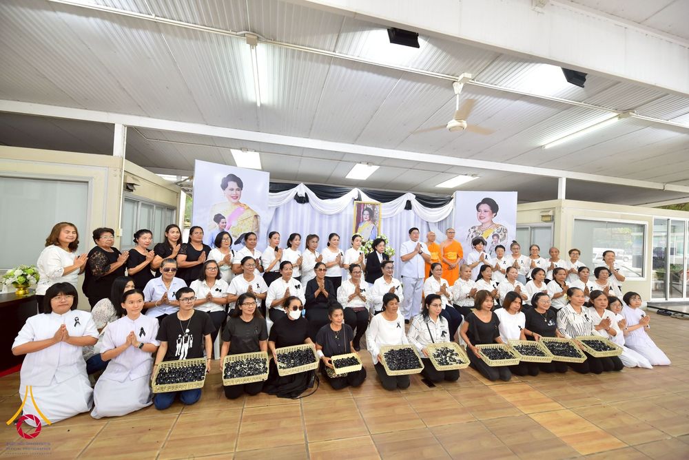 ภาพ No.267674:วันที่ 7 พฤศจิกายน พ.ศ. 2568 พสกนิกรอำเภอคลองหลวง รวมใจบำเพ็ญกุศลปัณรสมวาร (15 วัน) อุทิศถวายเป็นพระราชกุศลแด่ “สมเด็จพระพันปีหลวง” ณ วัดพระธรรมกาย