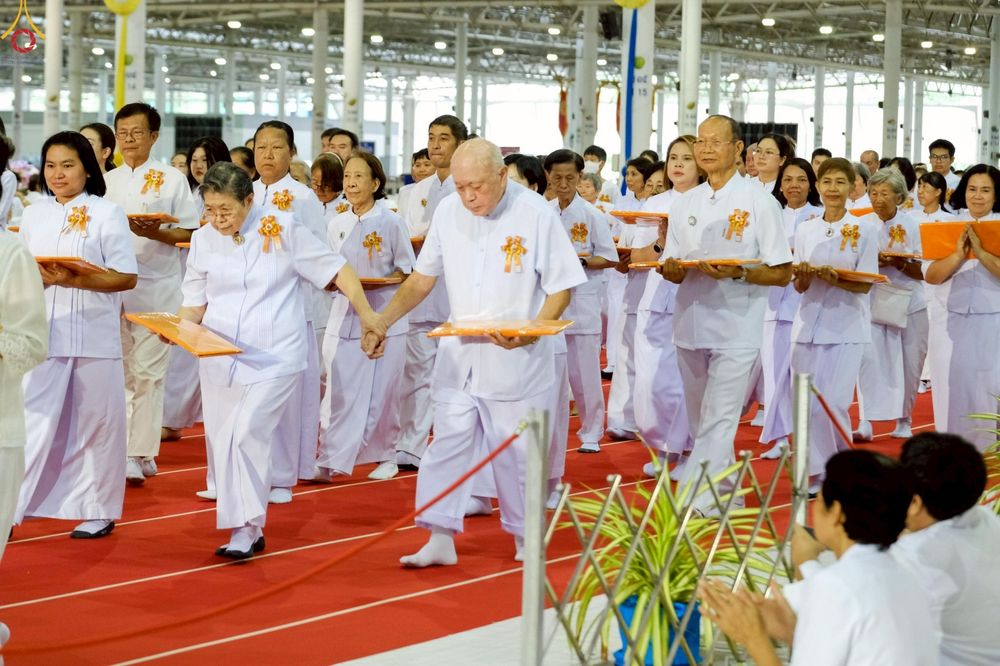 ภาพ No.251672:วันที่ 10 ตุลาคม พ.ศ. 2568 พิธีทอดผ้าป่าสมทบกฐินวัดพระธรรมกาย และสมทบกฐิน 30,000 กว่าวัดทั่วประเทศ ครั้งที่ 3 ณ สภาธรรมกายสากล วัดพระธรรมกาย