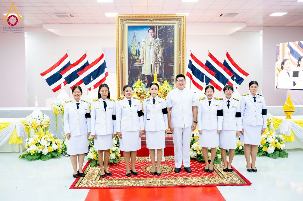 ภาพ No.276128:วันที่ 5 ธันวาคม พ.ศ. 2568 พสกนิกรอำเภอคลองหลวง พร้อมใจบำเพ็ญกุศลอุทิศถวาย “ในหลวงรัชกาลที่ 9” น้อมรำลึกในพระมหากรุณาธิคุณ เนื่องในวันคล้ายวันพระบรมราชสมภพ วันชาติ และวันพ่อแห่งชาติ ณ อาคารปลูกศรัทธา 2 วัดพระธรรมกาย อำเภอคลองหลวง จังหวัดปทุมธานี