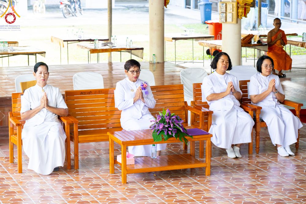 ภาพ No.311056:วันพฤหัสบดีที่ 26 กุมภาพันธ์ พ.ศ. 2569 พิธีถวายสังฆทานแด่คณะสงฆ์ 323 วัด ปีที่ 22 ครั้งที่ 182 พิธีมอบกองทุนหนุนแรงใจช่วยครูใต้ ปีที่ 19 ครั้งที่ 145 และพิธีทำบุญอุทิศส่วนกุศลให้ผู้วายชนม์