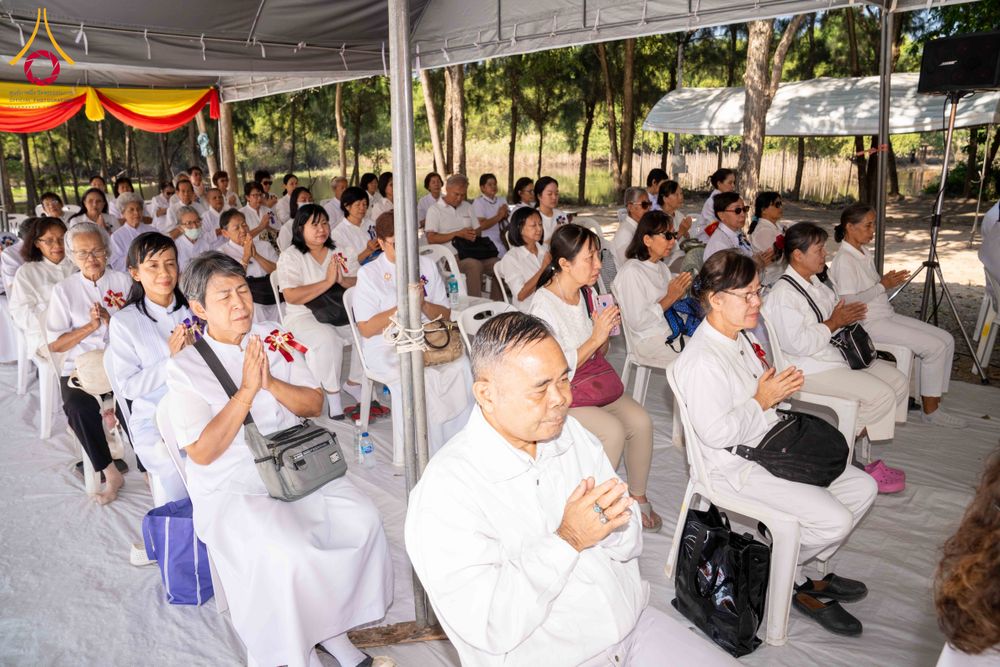 ภาพ No.285754:วันพุธที่ 10 ธันวาคม พ.ศ.2568  พิธีตอกเสาเข็มมงคลต้นสุดท้าย รองรับองค์พระเจดีย์เพื่อสร้างสันติภาพโลก ณ ศูนย์ปฏิบัติธรรมและศูนย์อบรมเยาวชน ชัยนาท