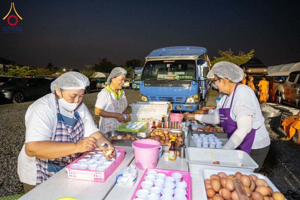 ภาพ No.296619:วันที่ 18 มกราคม พ.ศ. 2569 พิธีถวายภัตตาหารเป็นสังฆทาน แด่พระธรรมยาตรา ณ วัดโบสถ์บน ต.บางคูเวียง จ.นนทบุรี อนุสรณ์สถานลำดับที่ 4 สถานที่เกิดด้วยกายธรรม ในโครงการธรรมยาตรา กตัญญูบูชา มหาปูชนียาจารย์ พระมงคลเทพมุนี(สด จนฺทสโร) พระผู้ปราบมาร อนุสรณ์สถาน 7 แ