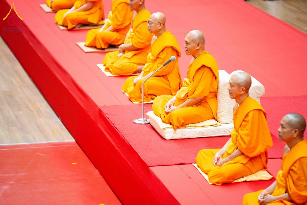 ภาพ No.319514:วันเสาร์ที่ 4 เมษายน พ.ศ.2569 พิธีขอขมา มอบผ้าไตร และถวายบาตรแด่นาคธรรมทายาท ในโครงการบรรพชาสามเณรฟื้นฟูพระพุทธศาสนาทั่วไทย โครงการหน่อแก้วเปรียญธรรม รุ่นที่ 14 โครงการสามเณรยุวธรรมทายาท รุ่นที่ 34 โครงการสามเณรมัชฌิมธรรมทายาท รุ่นที่ 30 ณ สภาธรรมกายสากล