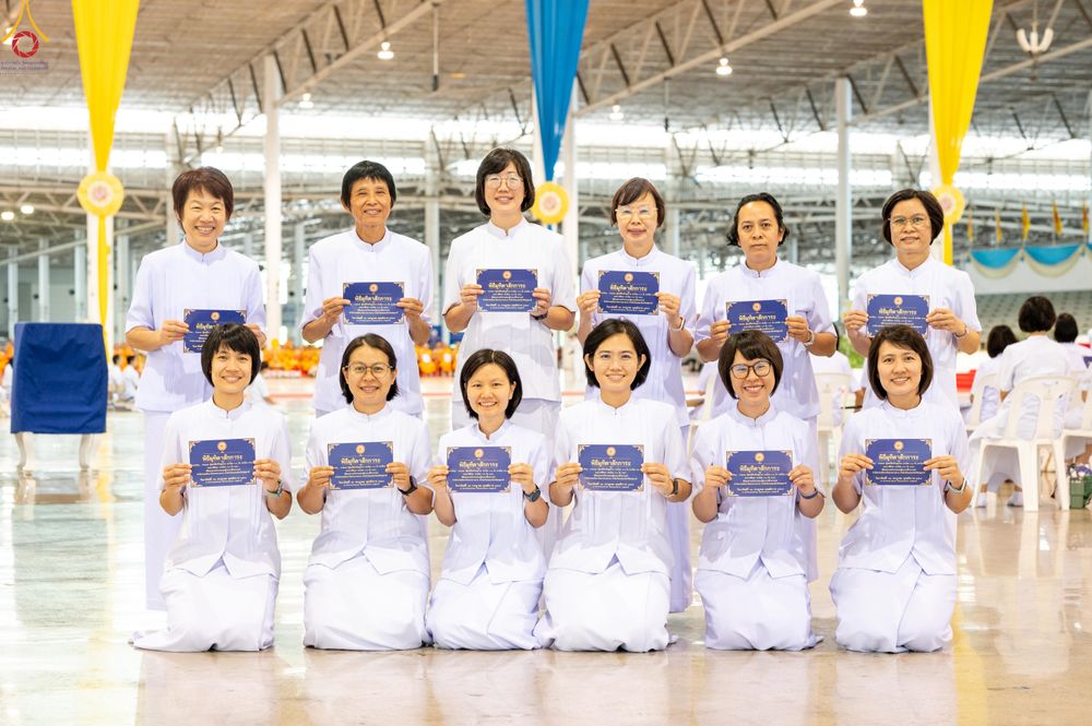 ภาพ No.339094:วันอาทิตย์ที่ 12 กรกฎาคม พ.ศ.2569 พิธีมุทิตาผู้สอบได้เปรียญธรรม ประโยค 1-2 ถึง ป.ธ.9 และ บ.ศ.1-2 ถึง บ.ศ.6 สำนักศาสนศึกษาวัดพระธรรมกาย ประจำปี 2569, พิธีมอบตราตั้งแต่งตั้งอาจารย์ใหญ่ สำนักศาสนศึกษาวัดพระธรรมกาย