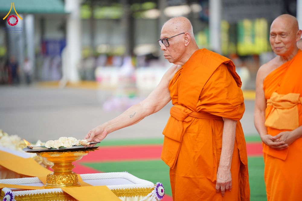 ภาพ No.316631:วันอาทิตย์ที่ 29 มีนาคม พ.ศ. 2569 พิธีทอดผ้าบังสุกุลและพิธีชำระร่าง โยมพ่อณรงค์ จินตมากุล  สิริอายุ 99 ปี 11 เดือน โยมบิดา พระครูปลัดรัตนวีรวัฒน์ (รังสฤษดิ์ อิทฺธิจินตโก) ที่ปรึกษาเจ้าคณะจังหวัดปทุมธานี เจ้าอาวาสวัดพระธรรมกาย  ณ ฌาปนสถานชั่วคราว ทางเข้า 