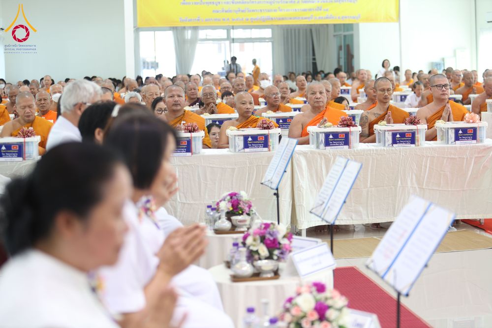 ภาพ No.290310:วันอังคารที่ 6 มกราคม พ.ศ. 2569 พิธีเจริญพุทธมนต์ ปฏิบัติธรรม มอบทุนการศึกษา ถวายสังฆทาน 142 วัด ณ ศูนย์ปฏิบัติธรรมพระมงคลเทพมุนี อ.สองพี่น้อง จ.สุพรรณบุรี