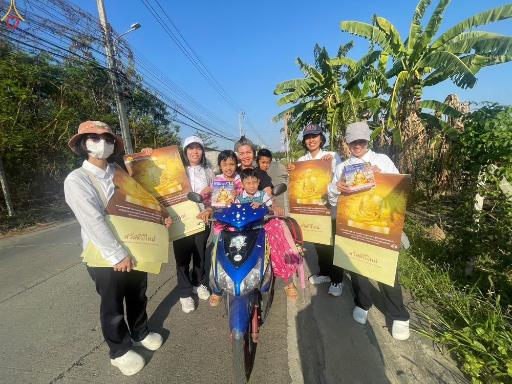 ภาพ No.300450:ภาพเบื้องหลังอาสาสมัครรวมใจ ชุดที่ 3 ในโครงการธรรมยาตรา กตัญญูบูชา มหาปูชนียาจารย์ พระมงคลเทพมุนี(สด จนฺทสโร) พระผู้ปราบมาร อนุสรณ์สถาน 7 แห่ง ปีที่ 14