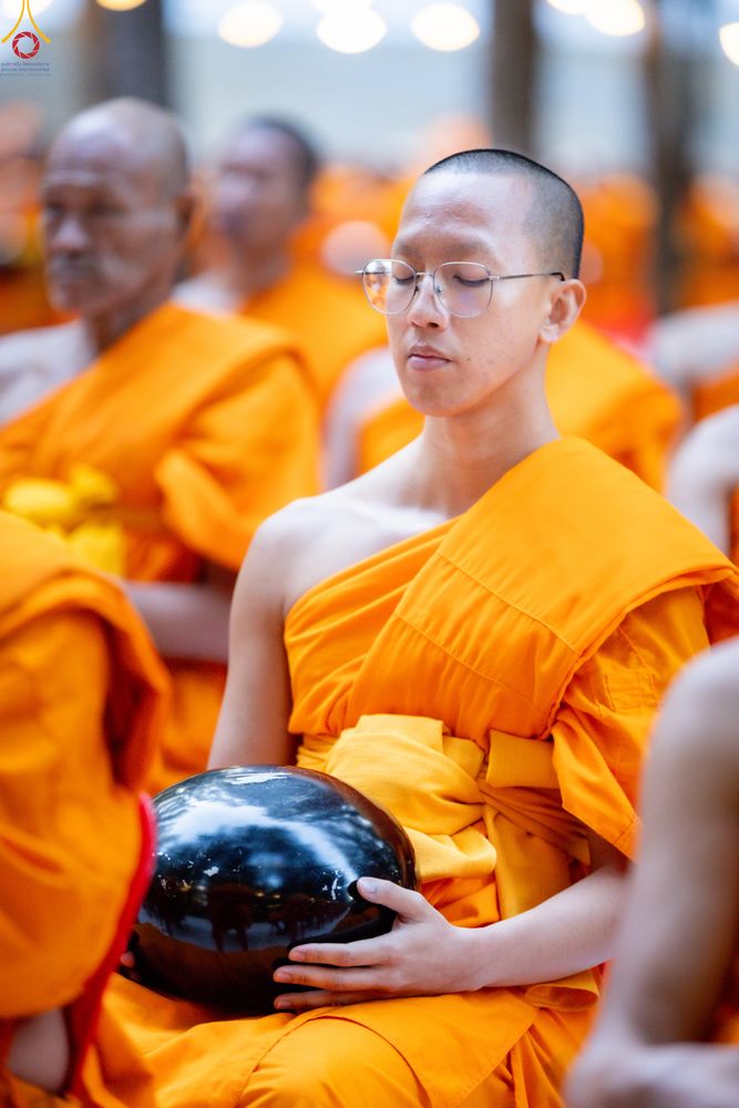 ภาพ No.289194:วันที่ 7 มกราคม พ.ศ. 2569 พิธีตักบาตรพระธรรมยาตรา ณ อนุสรณ์สถานลำดับที่ 1 สถานที่เกิดด้วยรูปกายเนื้อ อนุสรณ์สถานมหาวิหารพระมงคลเทพมุนี (โลตัสแลนด์) อ.สองพี่น้อง จ.สุพรรณบุรี ในโครงการธรรมยาตรา กตัญญูบูชา มหาปูชนียาจารย์ พระมงคลเทพมุนี(สด จนฺทสโร) พระผู้ป