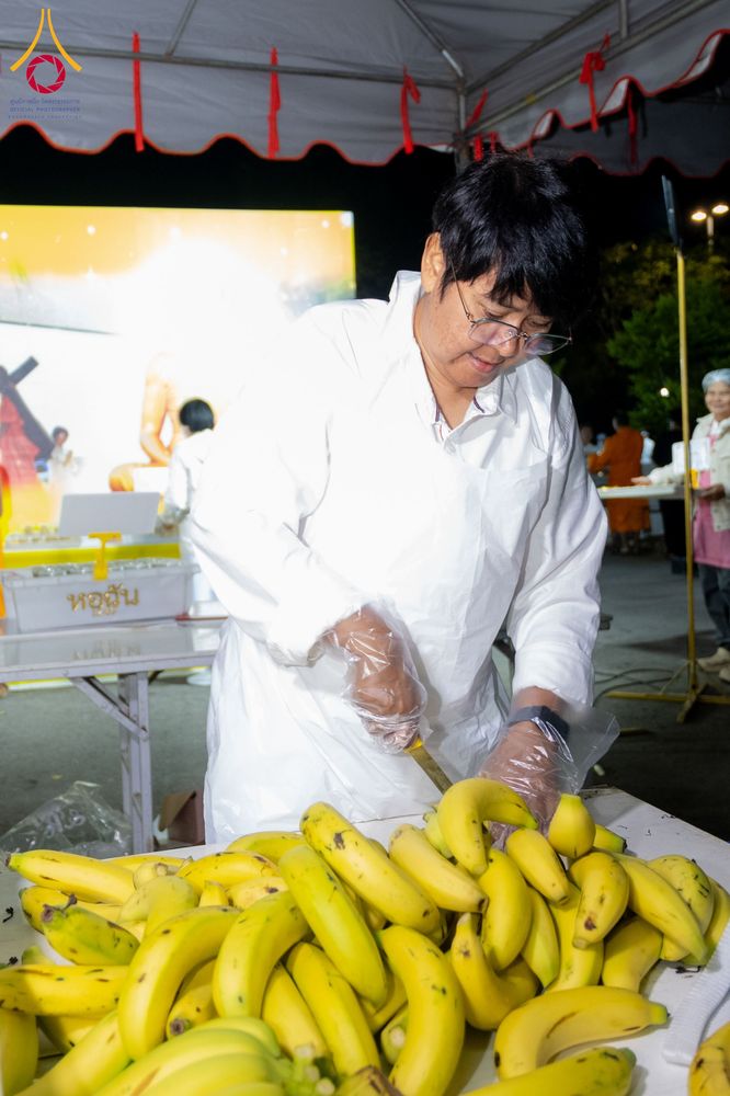 ภาพ No.293438:วันที่ 13 มกราคม พ.ศ. 2569 พิธีถวายภัตตาหารเป็นสังฆทาน แด่พระธรรมยาตรา ณ อนุสรณ์สถานมหาวิหารพระมงคลเทพมุนี (โลตัสแลนด์) อ.สองพี่น้อง จ.สุพรรณบุรี ในโครงการธรรมยาตรา กตัญญูบูชา มหาปูชนียาจารย์ พระมงคลเทพมุนี(สด จนฺทสโร) พระผู้ปราบมาร อนุสรณ์สถาน 7 แห่ง ปี