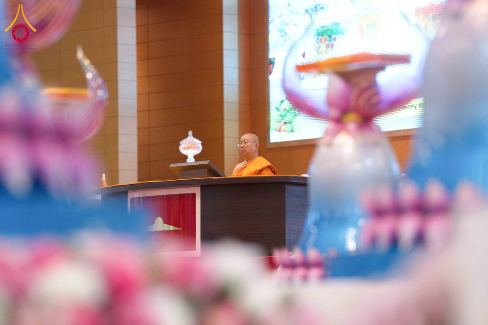 ภาพ No.318337:วันอาทิตย์ต้นเดือนที่ 5 เมษายน พ.ศ.2569 พิธีบูชาข้าวพระ ณ สภาธรรมกายสากล วัดพระธรรมกาย