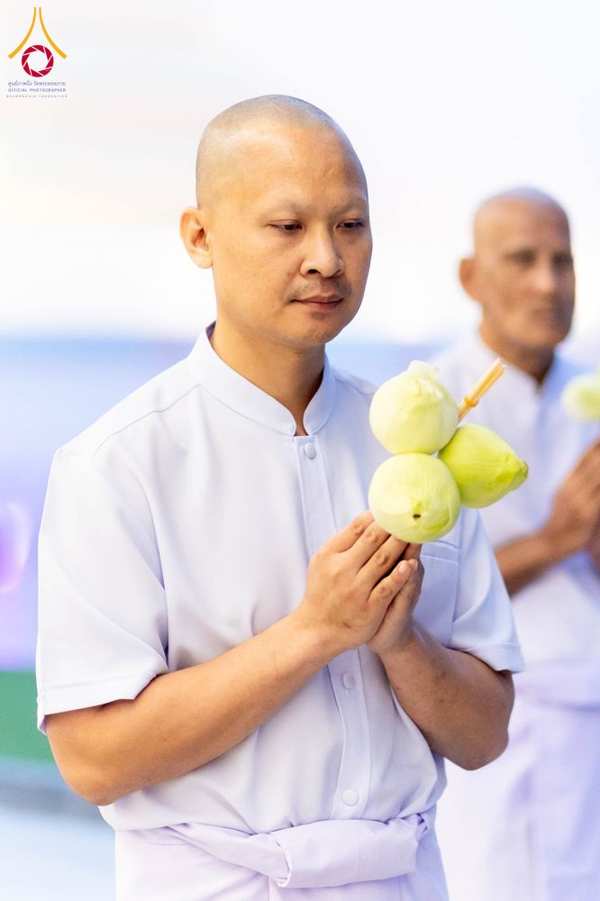 ภาพ No.298056:วันเสาร์ที่ 17 มกราคม พ.ศ. 2569 พิธีบรรพชาอุปสมบท โครงการอุปสมบทหมู่ บูชาธรรมครบ 117 ปี คุณยายอาจารย์มหารัตนอุบาสิกาจันทร์ ขนนกยูง  ณ อุโบสถพระไตรปิฎก วัดพระธรรมกาย