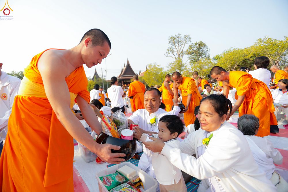 ภาพ No.294497:วันที่ 14 มกราคม พ.ศ. 2569 พิธีตักบาตรพระธรรมยาตรา ณ วัดสองพี่น้อง ต.ต้นตาล อ.สองพี่น้อง จ.สุพรรณบุรี ในโครงการธรรมยาตรา กตัญญูบูชา มหาปูชนียาจารย์ พระมงคลเทพมุนี(สด จนฺทสโร) พระผู้ปราบมาร อนุสรณ์สถาน 7 แห่ง ปีที่ 14