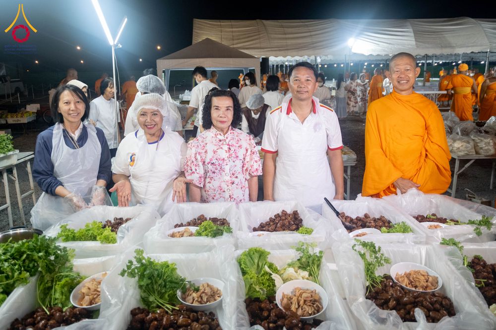 ภาพ No.297990:วันที่ 19 มกราคม พ.ศ. 2569 พิธีถวายภัตตาหารเป็นสังฆทาน แด่พระธรรมยาตรา ณ อนุสรณ์สถานบางปลา วัดบางปลา อำเภอบางเลน จังหวัดนครปฐม ในโครงการธรรมยาตรา กตัญญูบูชา มหาปูชนียาจารย์ พระมงคลเทพมุนี(สด จนฺทสโร) พระผู้ปราบมาร อนุสรณ์สถาน 7 แห่ง ปีที่ 14