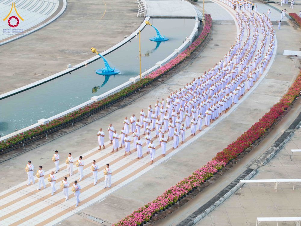 ภาพ No.319397:วันเสาร์ที่ 4 เมษายน พ.ศ.2569 พิธีขอขมา มอบผ้าไตร และถวายบาตรแด่นาคธรรมทายาท ในโครงการบรรพชาสามเณรฟื้นฟูพระพุทธศาสนาทั่วไทย โครงการหน่อแก้วเปรียญธรรม รุ่นที่ 14 โครงการสามเณรยุวธรรมทายาท รุ่นที่ 34 โครงการสามเณรมัชฌิมธรรมทายาท รุ่นที่ 30 ณ สภาธรรมกายสากล