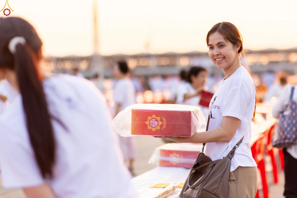 ภาพ No.322743:วันที่ 15-18 เมษายน พ.ศ.2569 การเเตรียมโต๊ะฉัน , เตรียมจุดพักค้าง , เรียงเก้าอี้ , เรียงกล่องไทยธรรม  เพื่องานถวายมหาสังฆทาน 40,000 กว่าวัดทั่วประเทศ วันคุ้มครองโลก 22 เมษายน พ.ศ.2569 วัดพระธรรมกาย