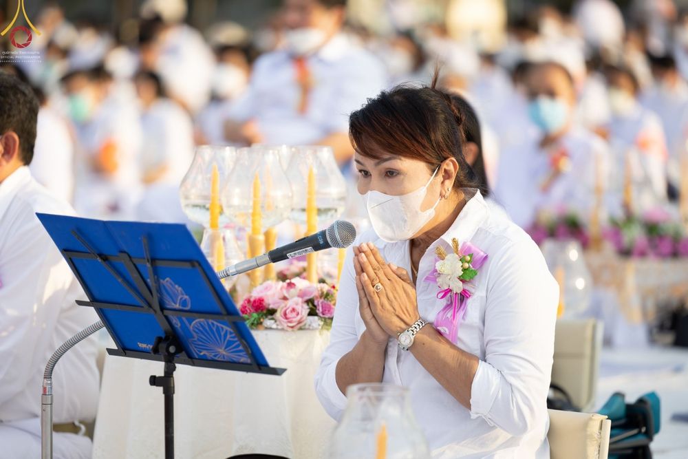 ภาพ No.70194:พิธีจุดประทีปถวายเป็นพุทธบูชา และบูชาธรรมมหาปูชนียาจารย์ ในโครงการธรรมยาตรากตัญญูบูชา มหาปูชนียาจารย์ พระมงคลเทพมุนี(สด จนฺทสโร) พระผู้ปราบมาร ปีที่ 11 ณ อนุสรณ์สถานลำดับที่ 2 สถานที่ตั้งมโนปณิธานบวชตลอดชีวิต อนุสรณ์สถานคลองบางนางแท่น อ.สามพราน จ.นครปฐม 
