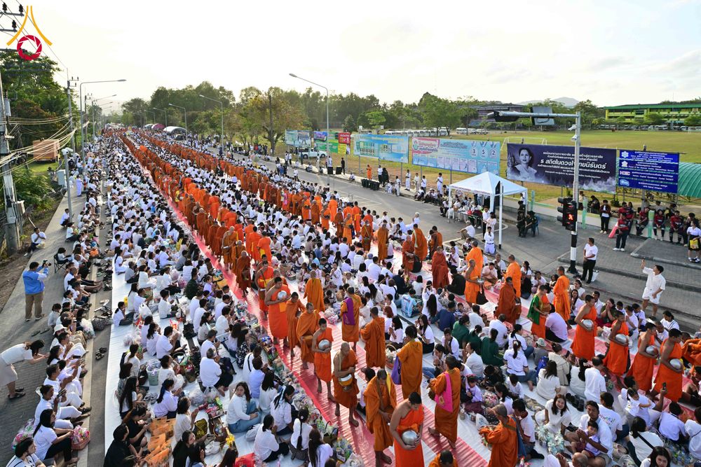 ภาพ No.281531:วันอาทิตย์ที่ 28 ธันวาคม พ.ศ.2568 ตักบาตรพระ 1000 รูป ปีที่ 1 ทำบุญเมืองสตูลส่งท้ายปี ณ หน้าโรงเรียนสตูลวิทยา จ.สตูล