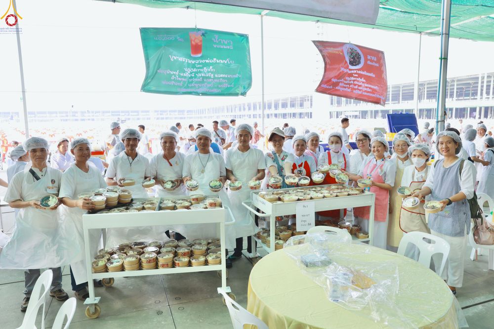 ภาพ No.323729:วันที่ 22 เมษายน พ.ศ.2569(วันคุ้มครองโลก) งานถวายมหาสังฆทาน 40,000 กว่าวัดทั่วประเทศ คณะสงฆ์ฉันภัตตาหารเพล